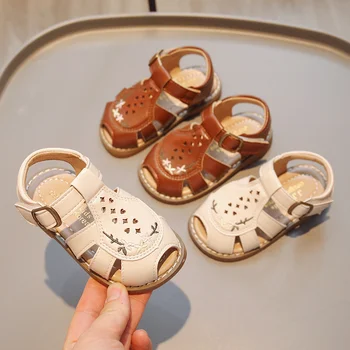 Сандалии для девочек с вырезами; модная детская обувь принцессы 2023 года; нескользящая обувь с вышивкой на мягкой подошве в национальном стиле в стиле ретро для малышей;