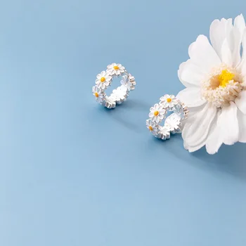Серьги-кольца с подвеской в виде цветка ромашки Chamrs для женщин, Корейские сладкие изящные висячие серьги для девочек, подарки для свадебной вечеринки, ювелирные изделия